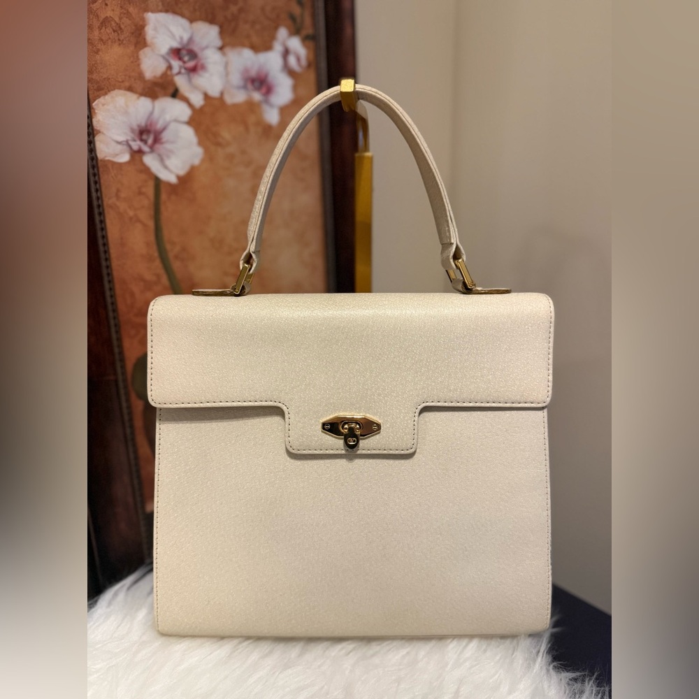 🎀Vintage Valentino Garavani Cream Top-Handle🎀